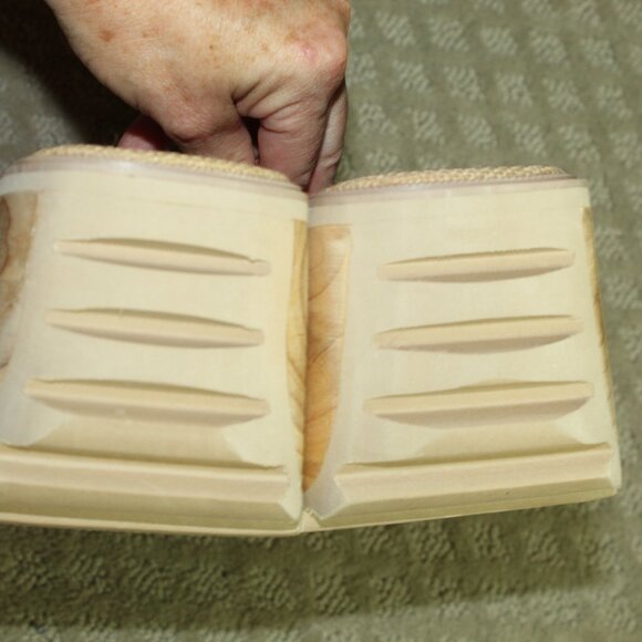 NWOT Soda Women's 9 Tan Woven Platform Wedge Wooden Sandals - Picture 5 of 6